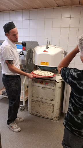 Zöpfeln in der Bäckerei